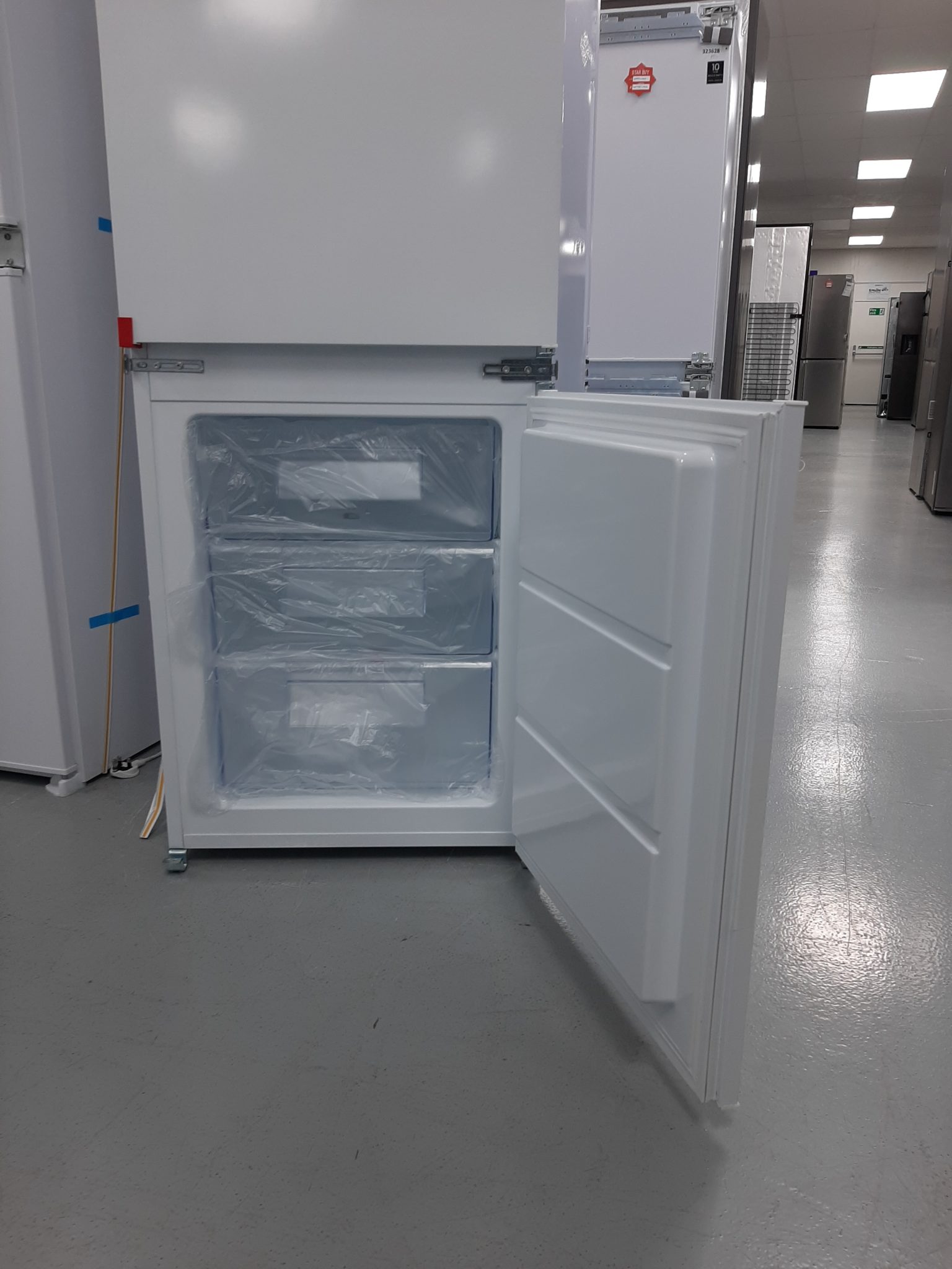 Zanussi ZNLN18FS1 Integrated 70/30 Fridge Freezer White - F Rated ...