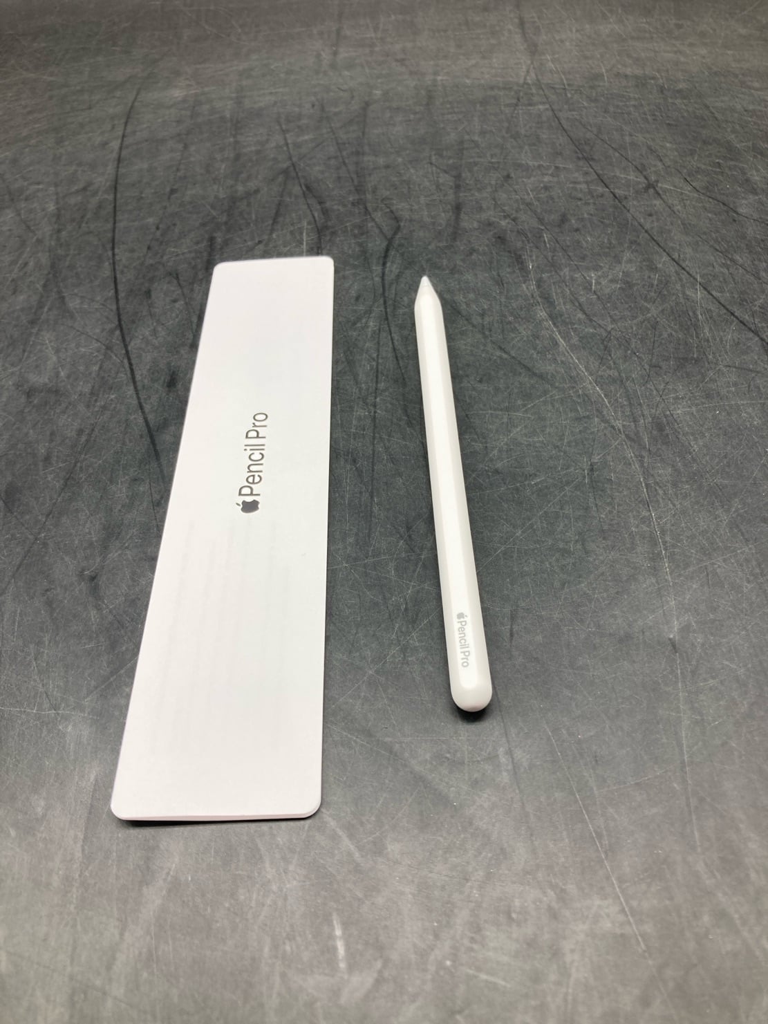 M*n様 【美品】Apple Pencil Pro 純正品 ホワイト Apple Pencil Pro - White MX2D3ZM/A #411773 | ElekDirect