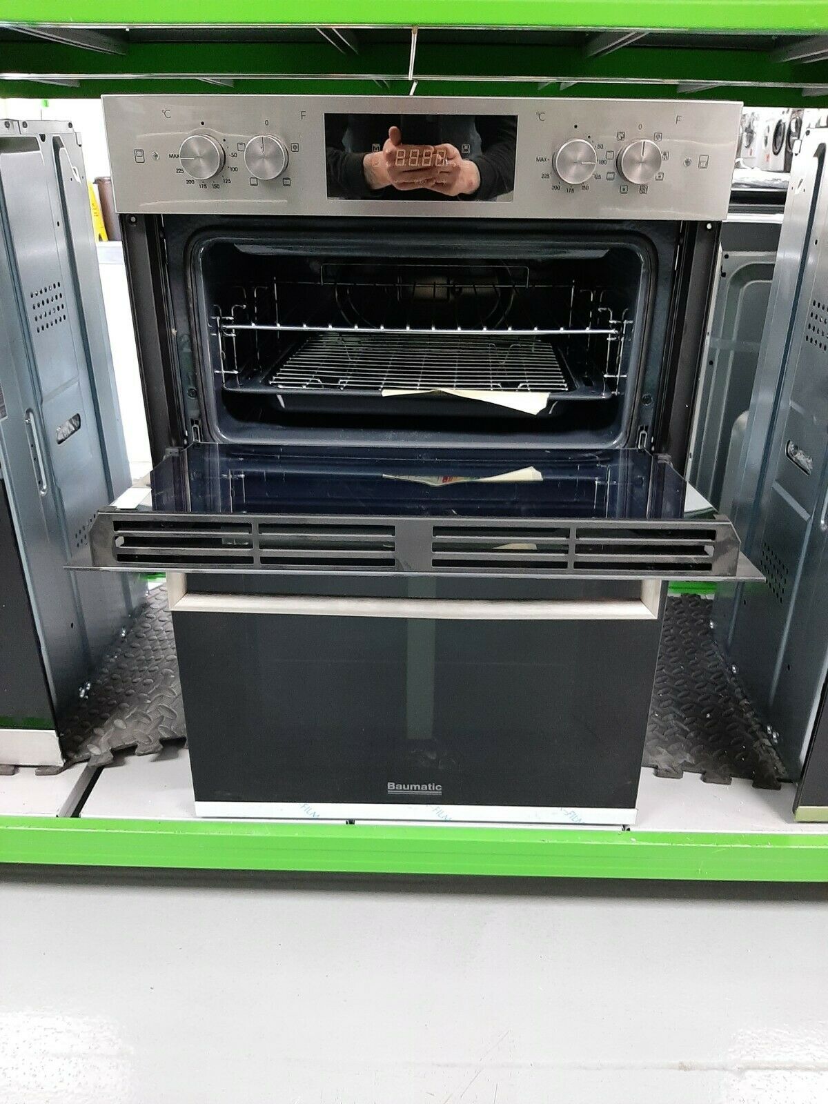 Baumatic built in oven